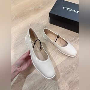 NWT Coach Leather Mary Jane Flats Chalk Color , Size 7.5, 8, 8,5